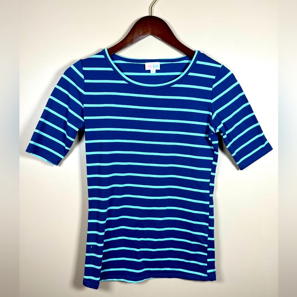 Lularoe 3/4 length sleeve, fitted top